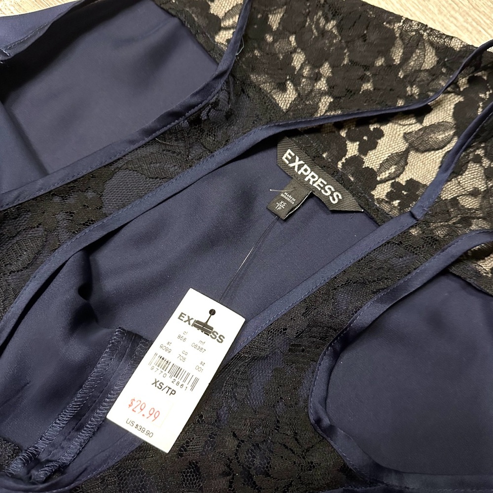 •EXPRESS• BLOUSE - Picture 2 of 6